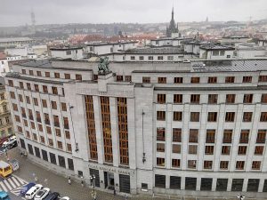 Česká národní banka i bankovní asociace změny ve vedení sazby Pribor i jeho zpoplatnění vítá. 
